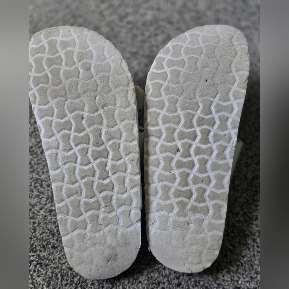 Cushionaire Womens 7M White 2 Strap Leather-Insole Sandals - Picture 11 of 11